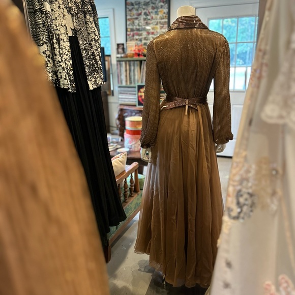 Victoria Royal Ltd. Vintage Gown - Picture 6 of 11